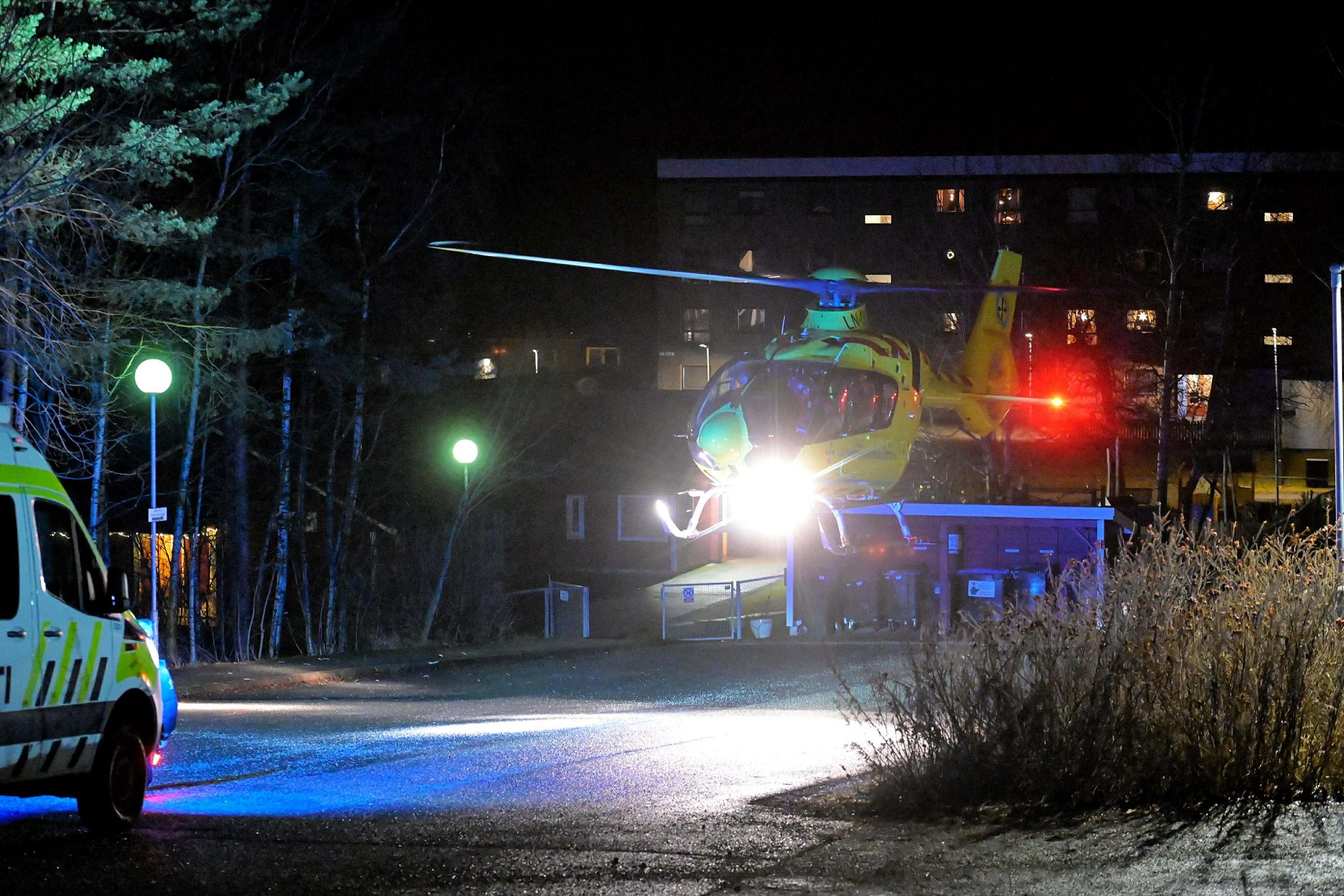 Fant bevisstløs mann i trappeoppgang – to til sykehus