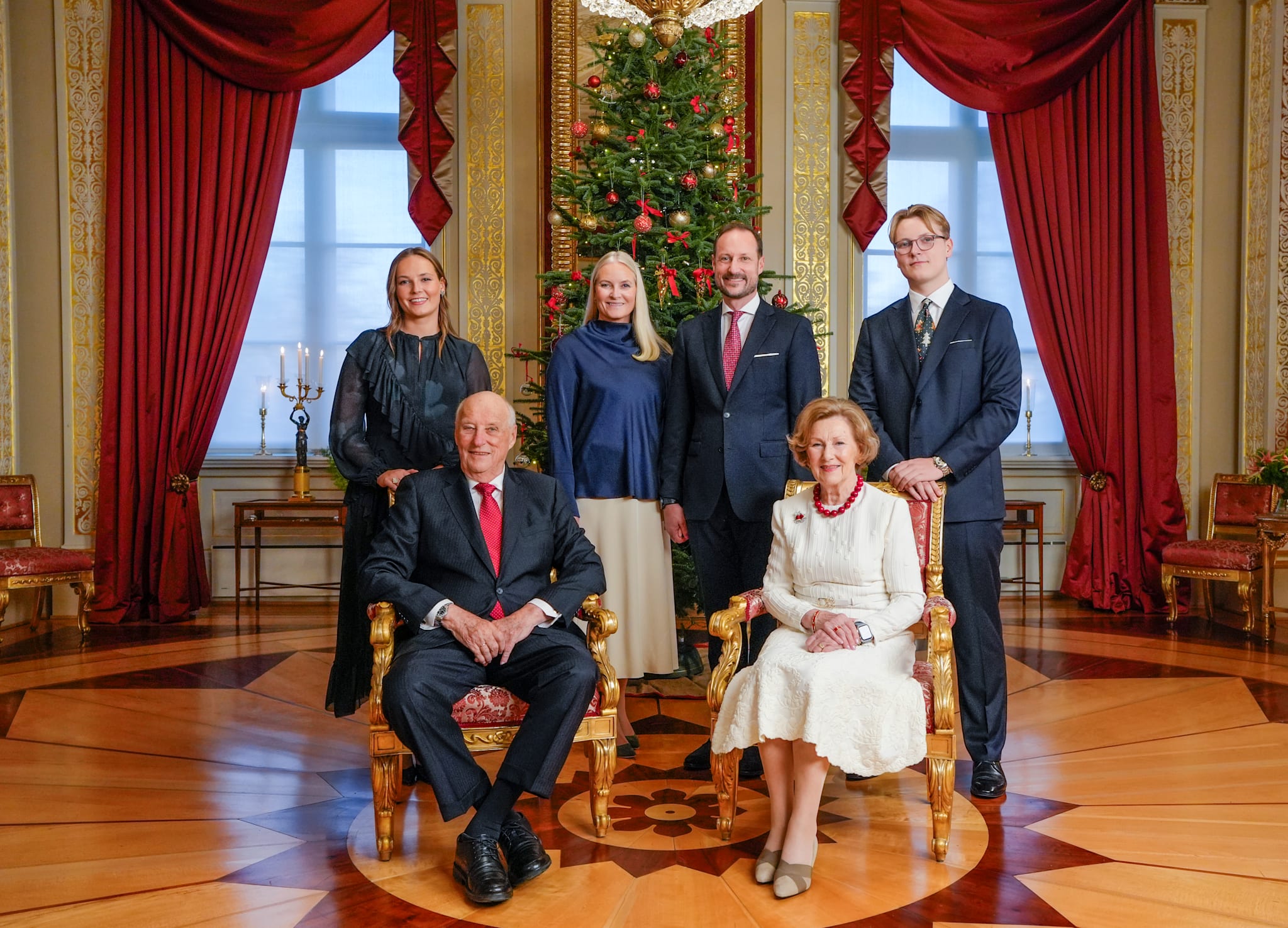 Nye julebilder av kongefamilien: Dette skal de i julen