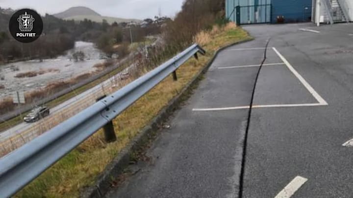 E39 ved Kongeparken er åpen igjen etter jordskredfare