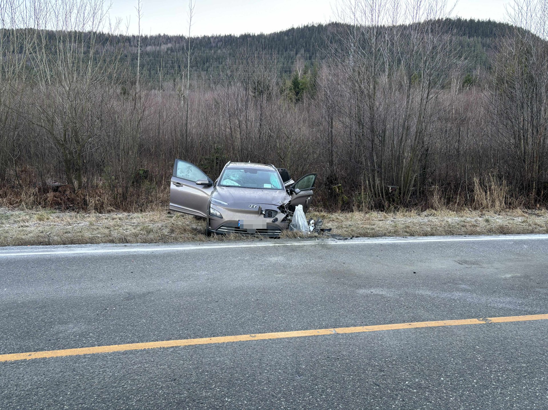 Sju personer til sykehus etter frontkollisjon