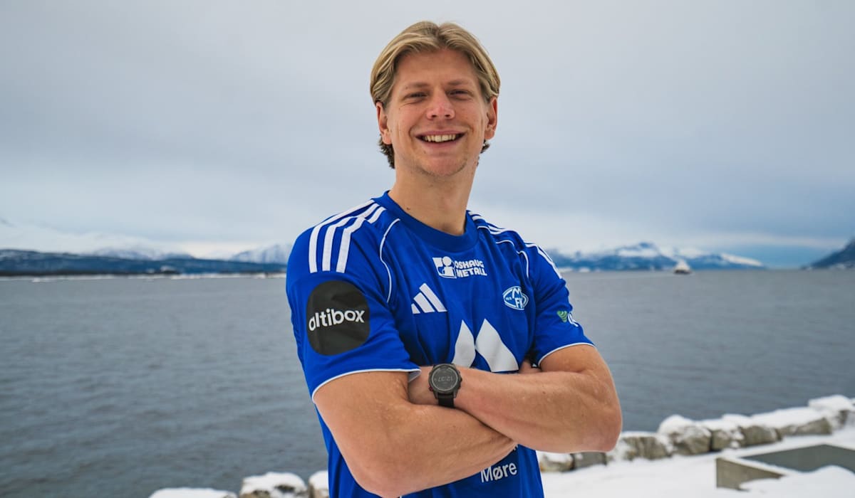 Har signert treårskontrakt