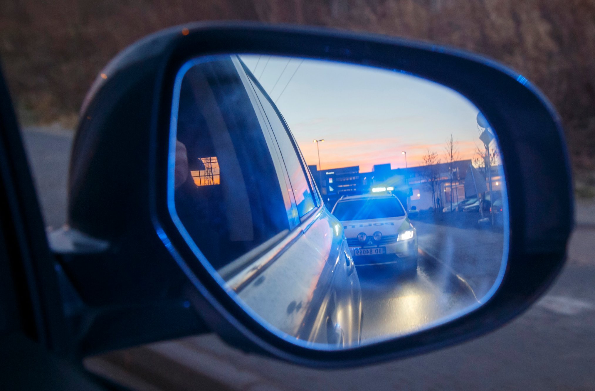 Rus og handgemeng – og en lappfri sjåfør stakk til skogs