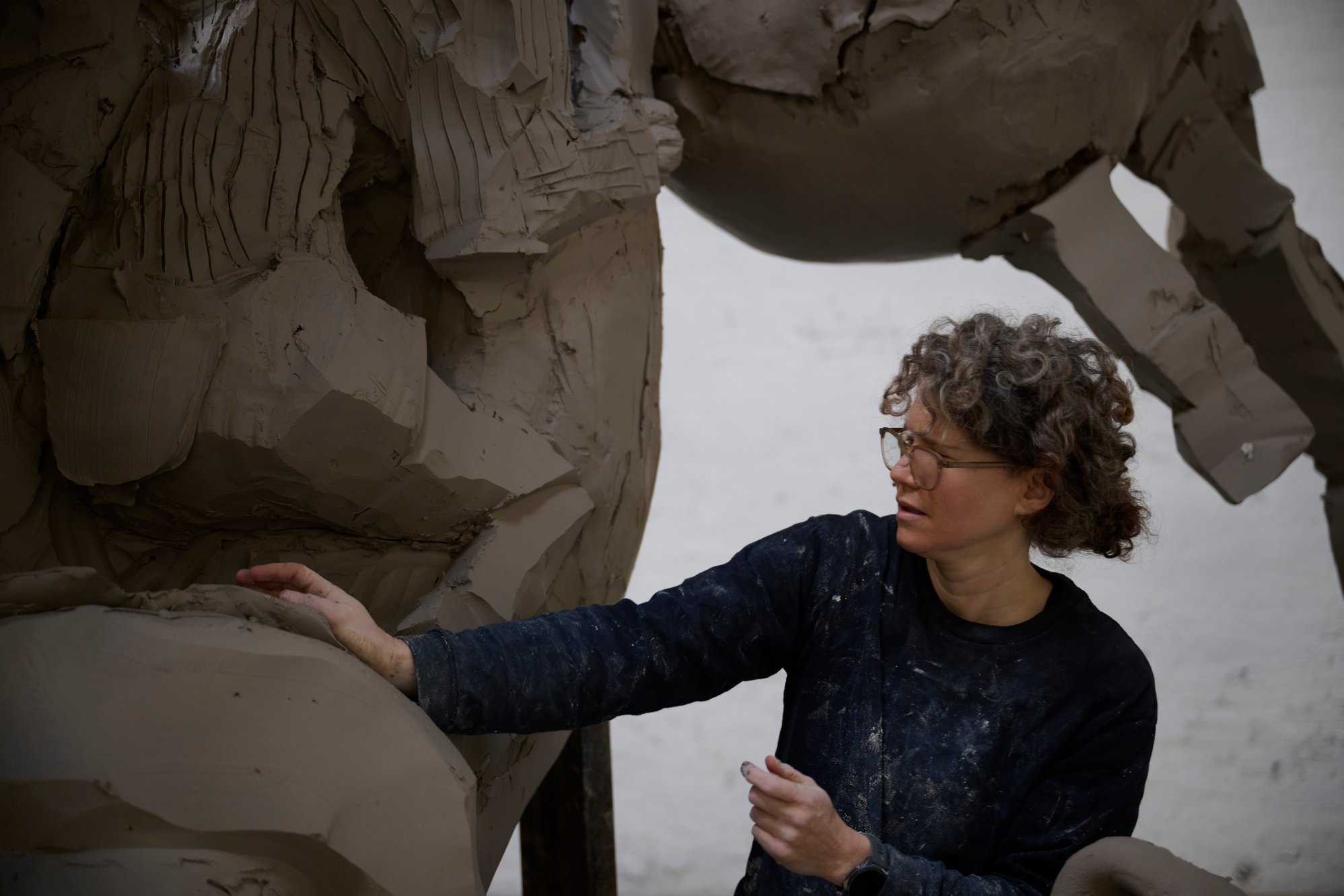 Avduker gigantskulptur på Kistefos: – Tretten tonn med bronse