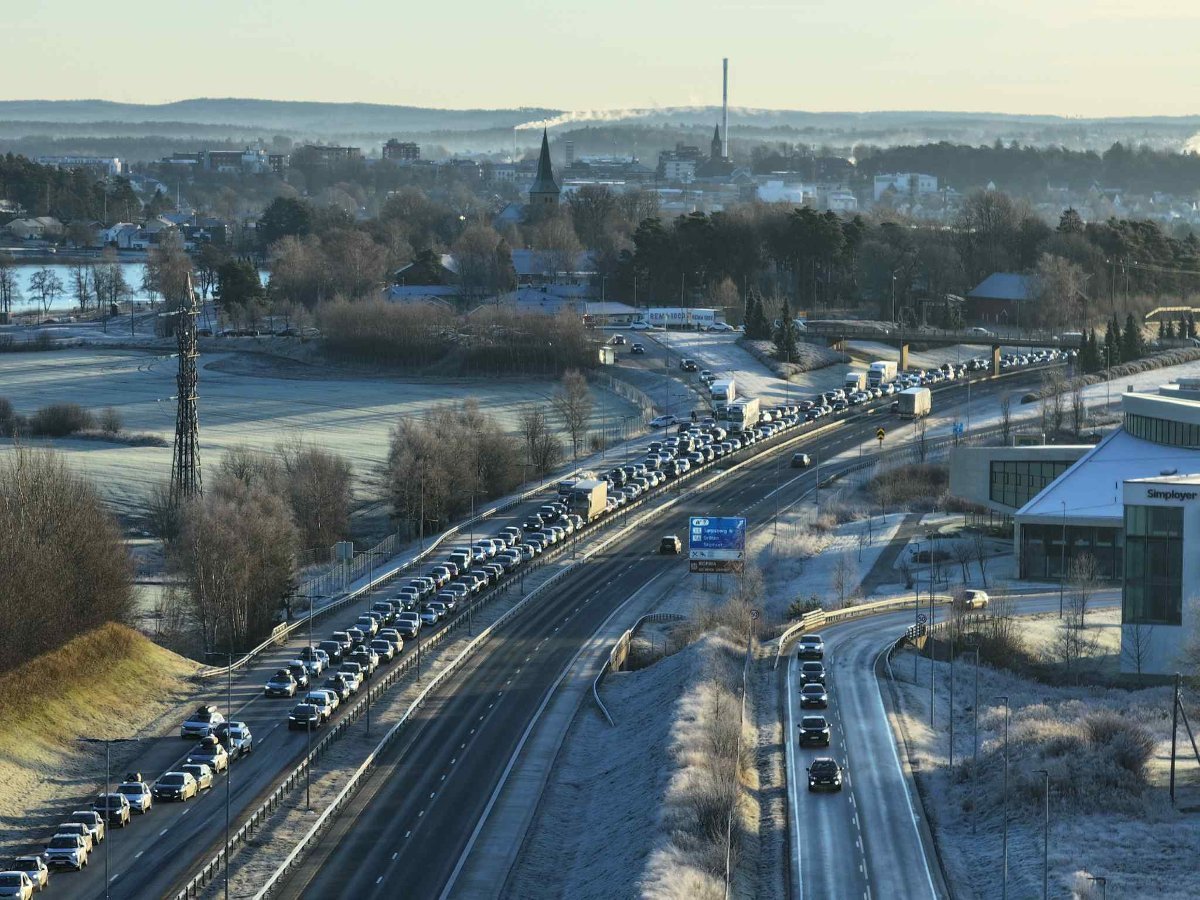 Svært glatte veier flere steder – slik er føreforholdene i Fredrikstad