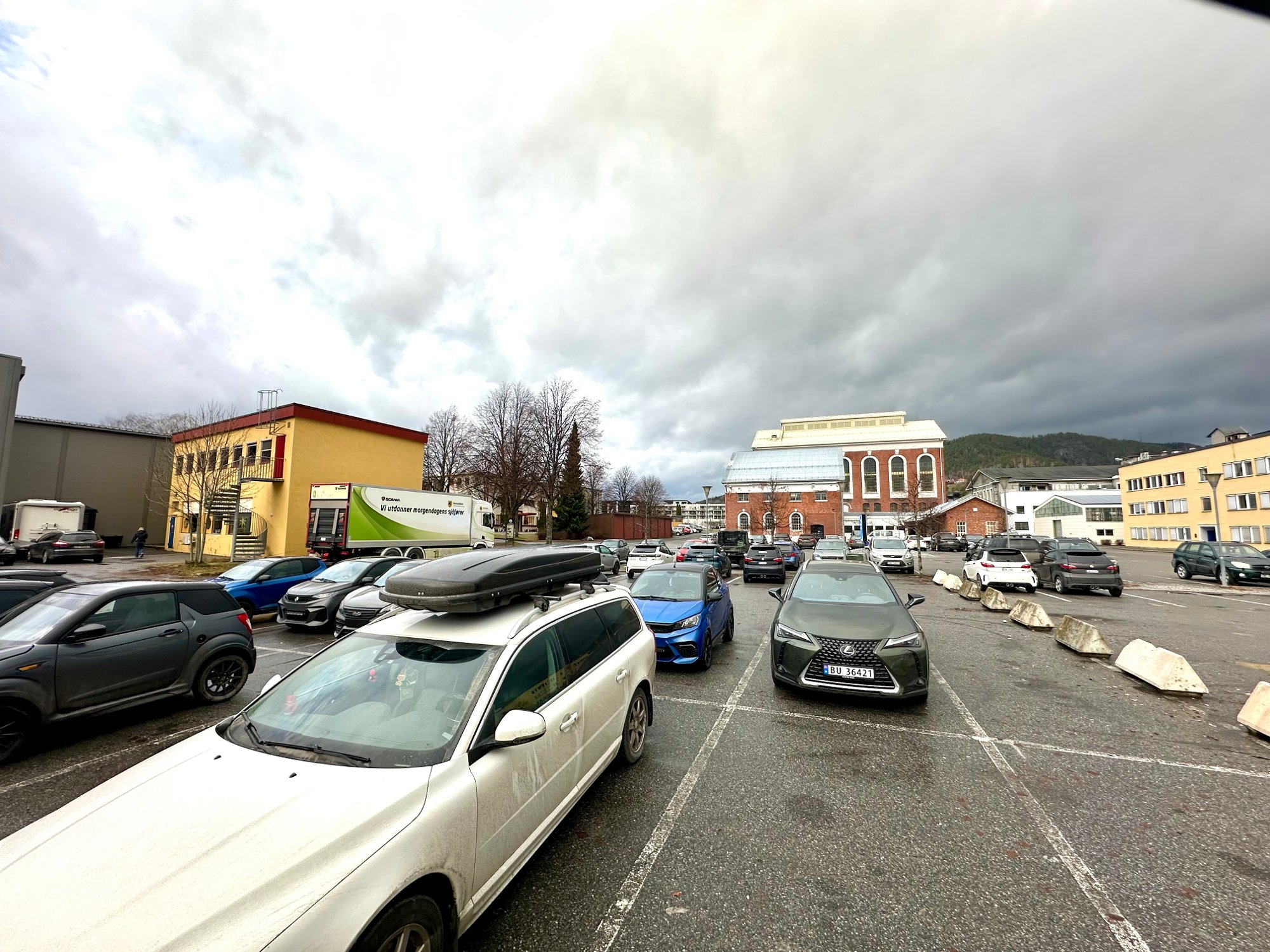 Parkerer du her når du er på Notodden-besøk? Nå blir det slutt på gratis parkering