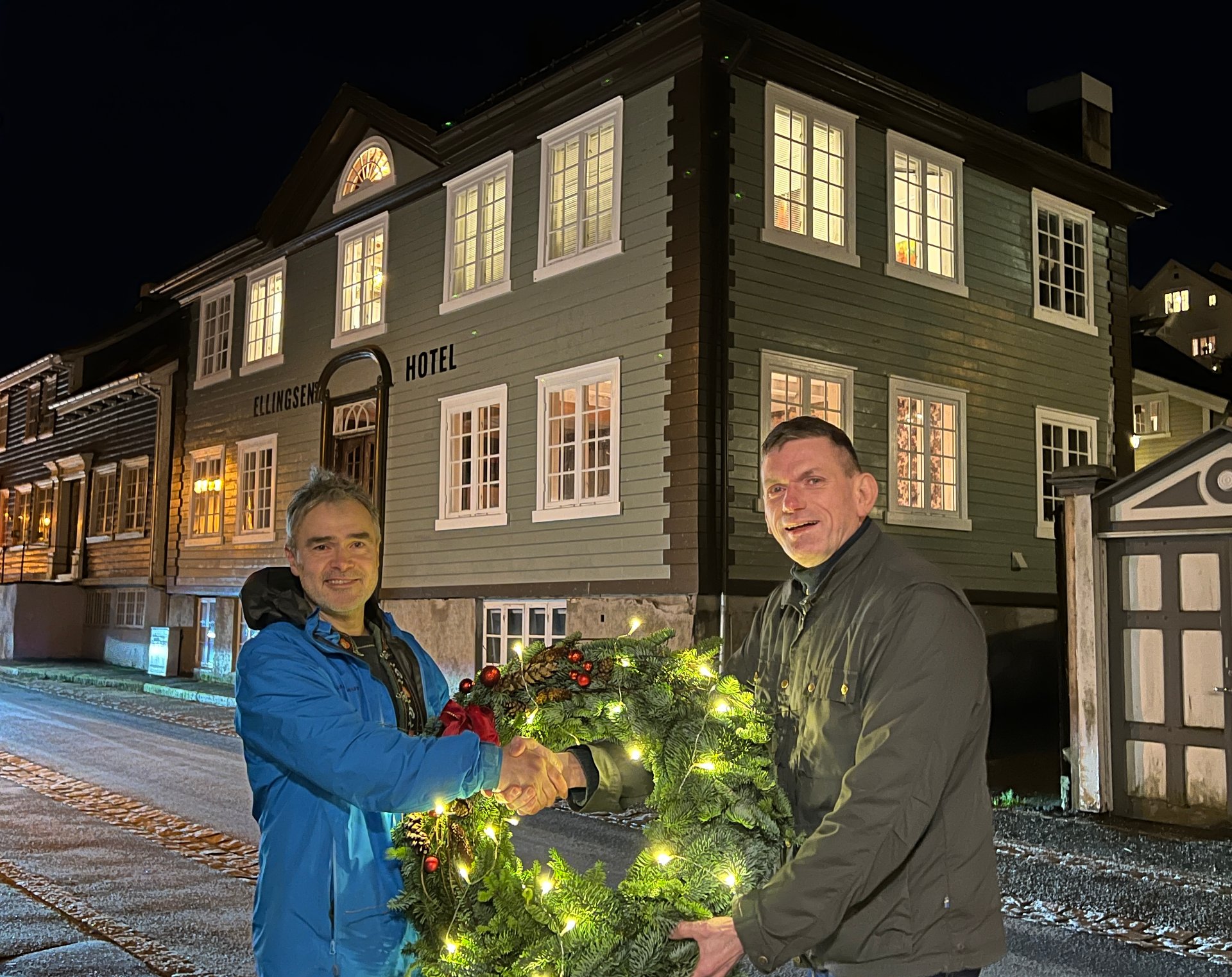 Julekrans til historisk hotell: – Vi heier på dem som gjør ting vi vil ha mer av