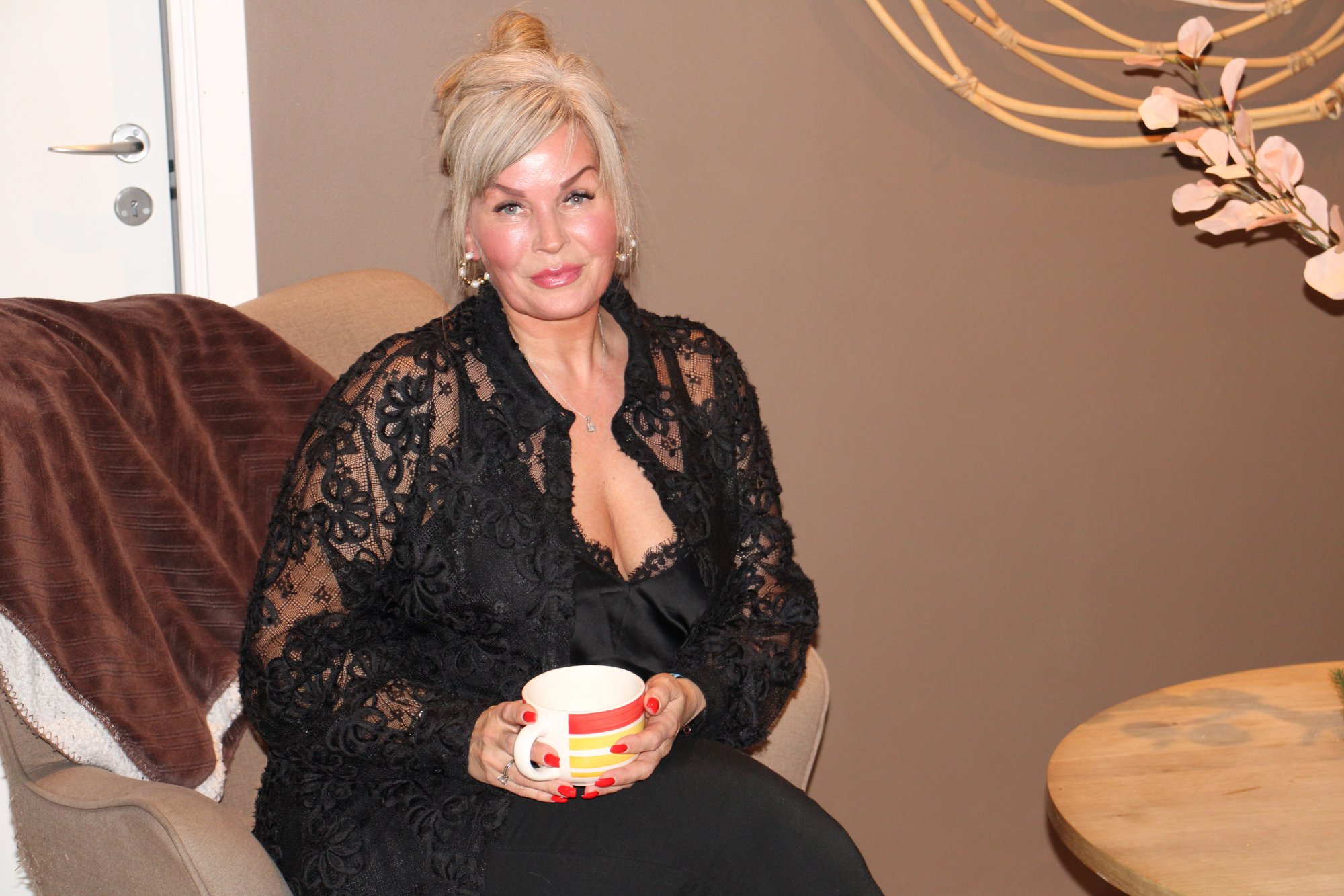 Bente (50) er plus size-modell: – Vi som har former kan også kle oss fint 