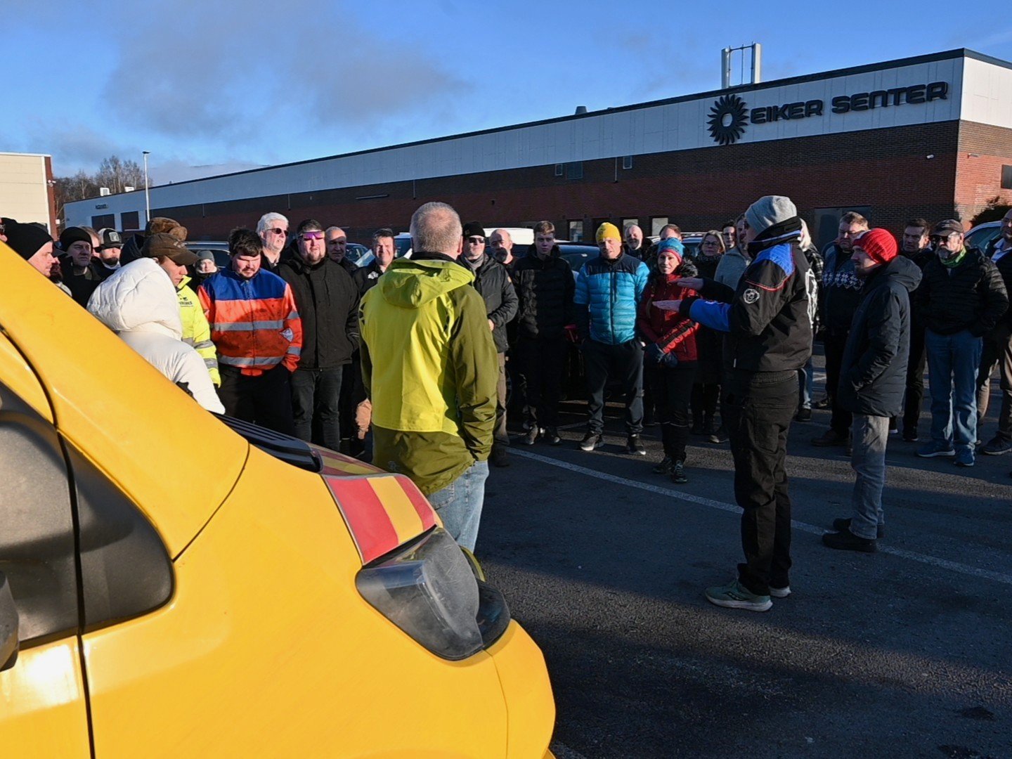 Nesten 100 biler i kortesje: – Alle som har skrudd litt på biler kjente han godt 