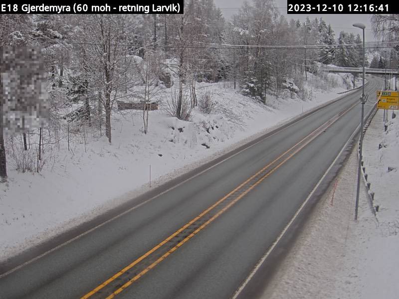 BART: Entreprenørene har fått bort snøen fra E18, her ved Gjerdemyra i Kragerø.