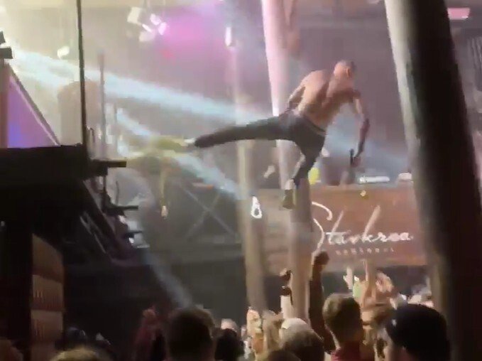 Kamelen ble tiltalt etter stagedive-ulykke. Nå har dommen falt