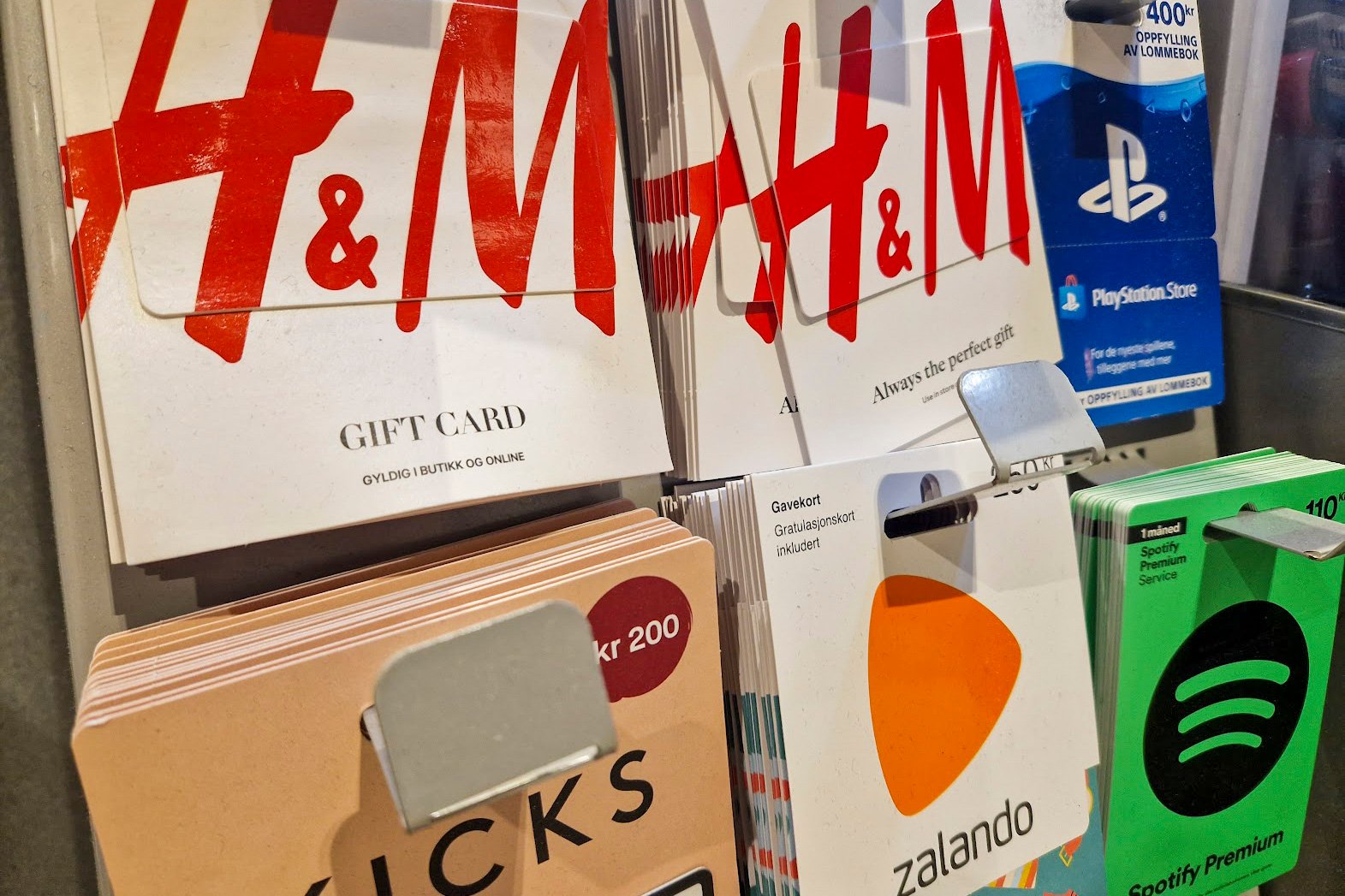Oslo 20230208. 
Diverse gavekort i en butikk.
Foto: Marius Helge Larsen / NTB