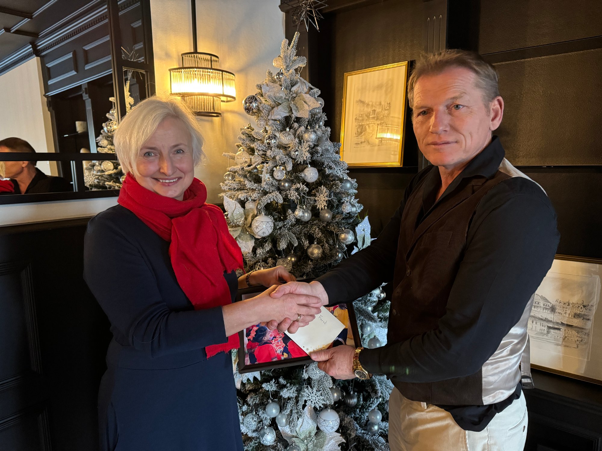 Mikaelsen gir seks millioner i julegave til lag og foreninger