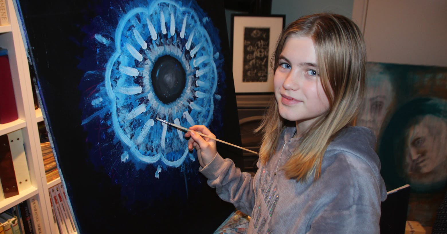 Fra skjermtid til fellestid på familiens første utstilling: – En dag vi vil huske