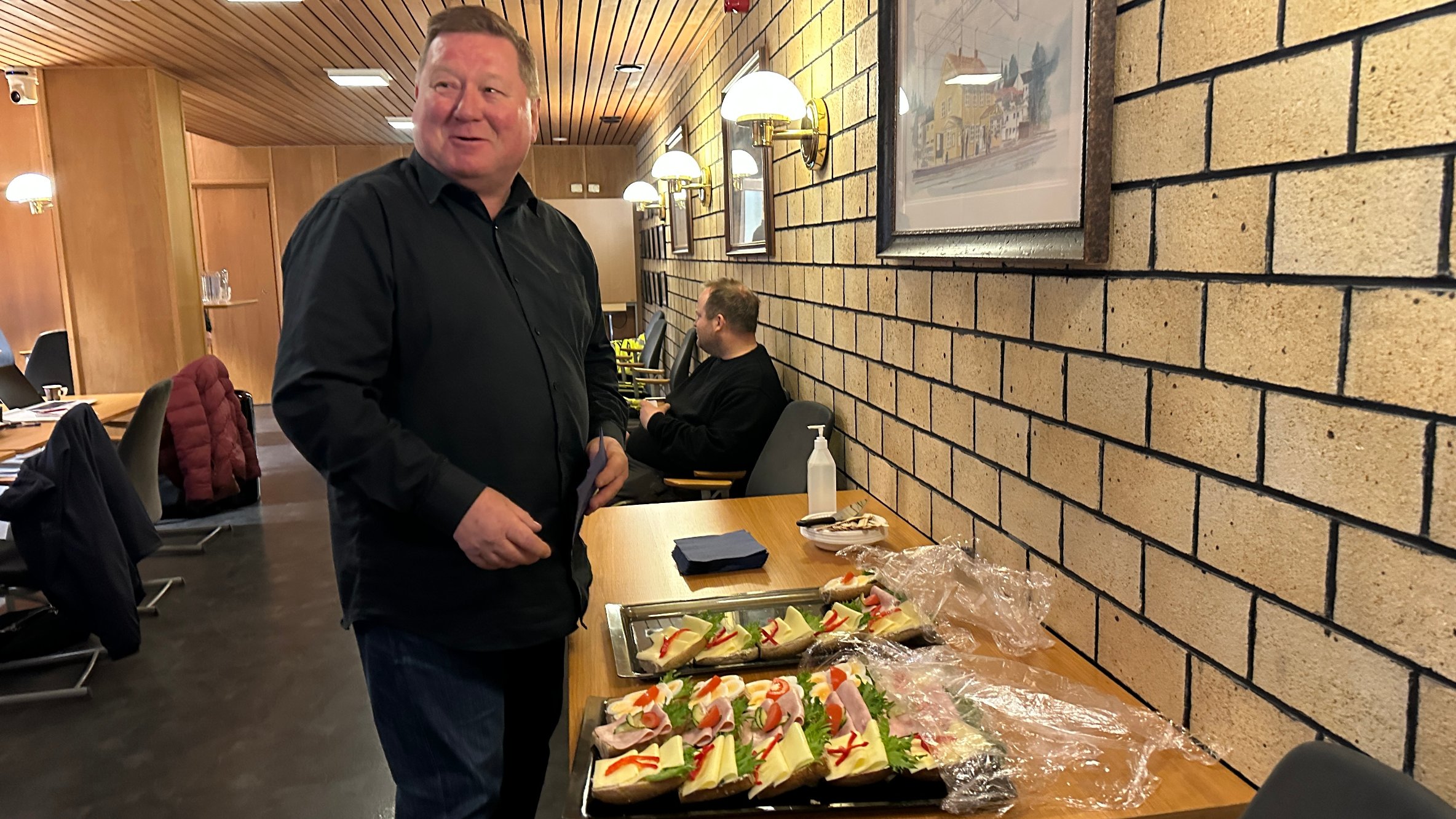 Nå er det slutt på matservering til politikarane