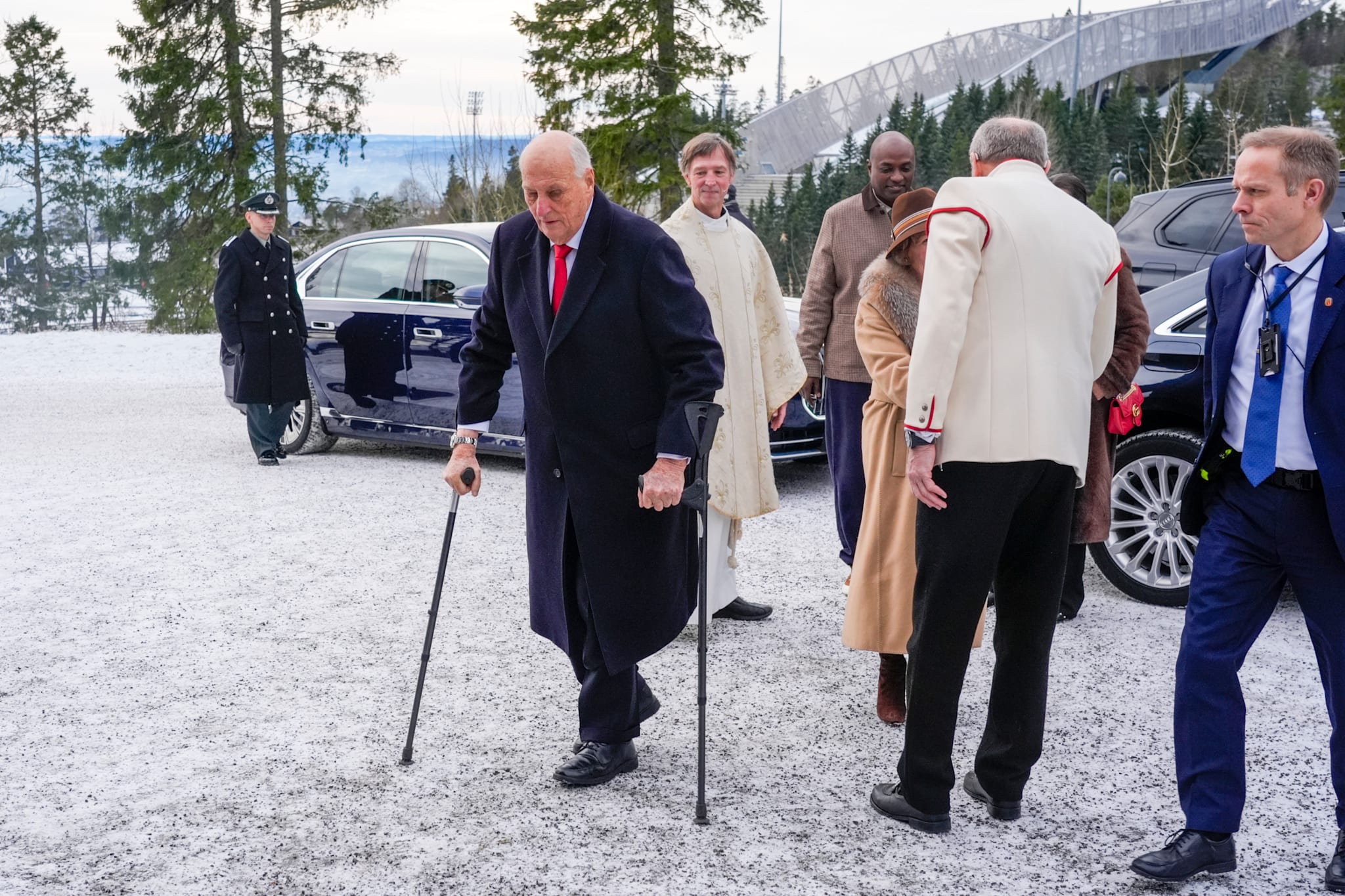 Kongeparet til julegudstjeneste - med prinsesse Märtha Louise og Durek Verrett 