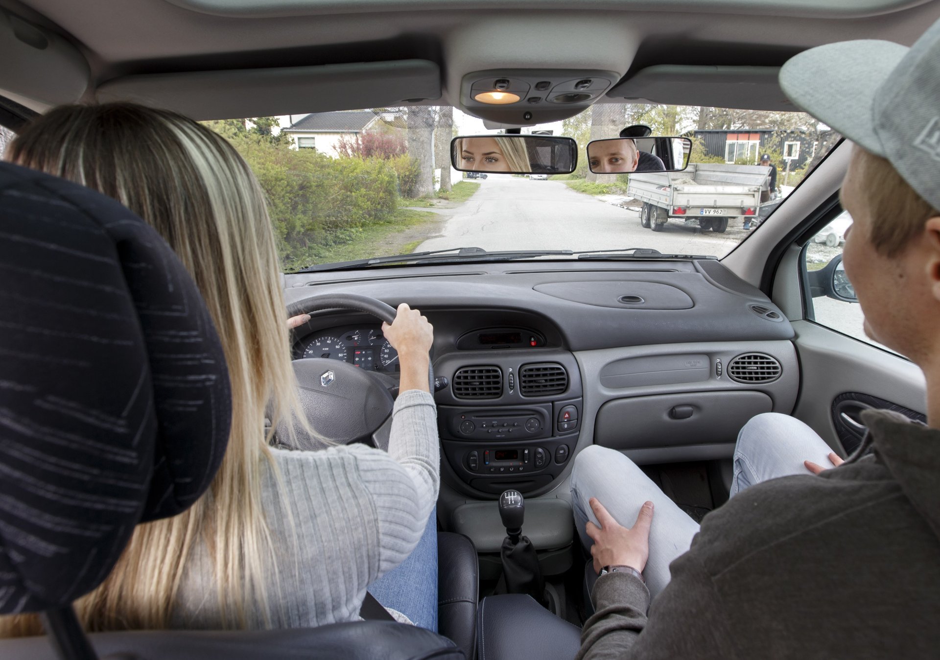 Stor utfartsdag: – La gjerne kvinnene ta over rattet