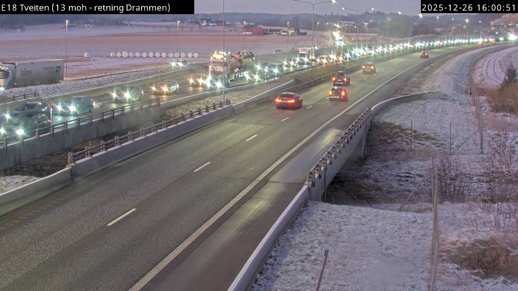 E18 vil være stengt i flere timer etter alvorlig ulykke utenfor Tønsberg