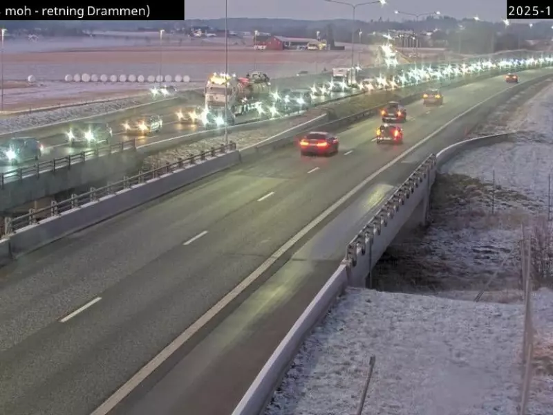 En person alvorlig skadet i ulykke i Tønsberg – E18 sørgående stengt