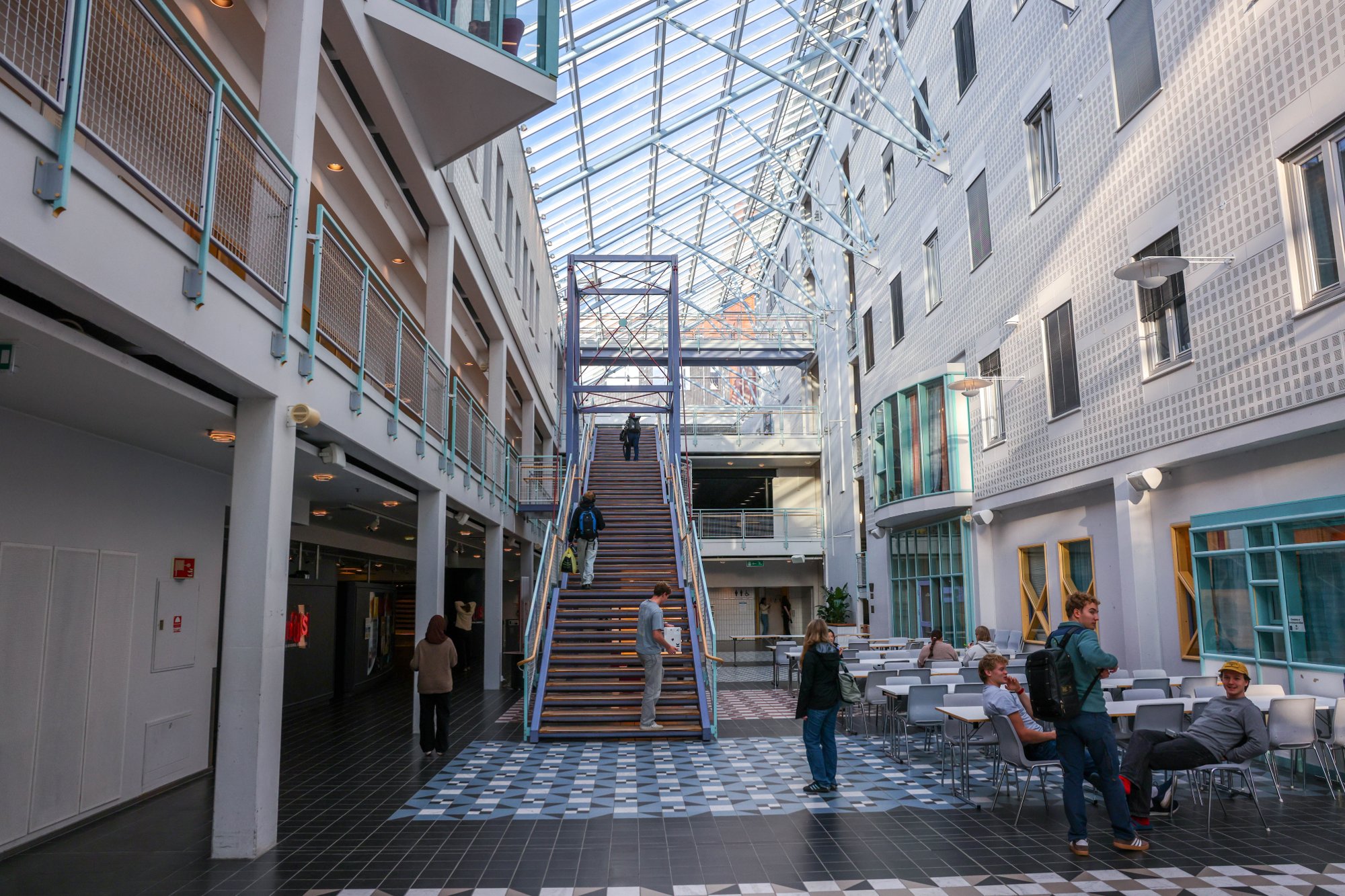 Varsler søksmål mot UiT: Krever erstatning for 27 måneders tapt inntekt