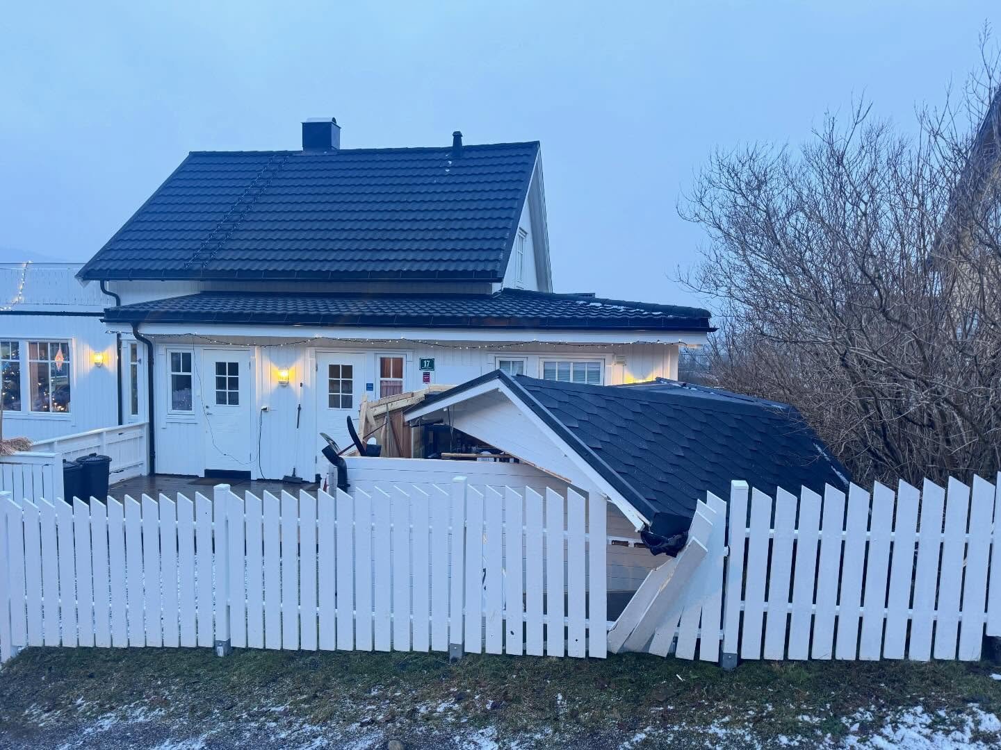 Vinden tok uthuset til Sissel og Linda i Fageråsen: – Vi våknet av et rabalder uten sidestykke!