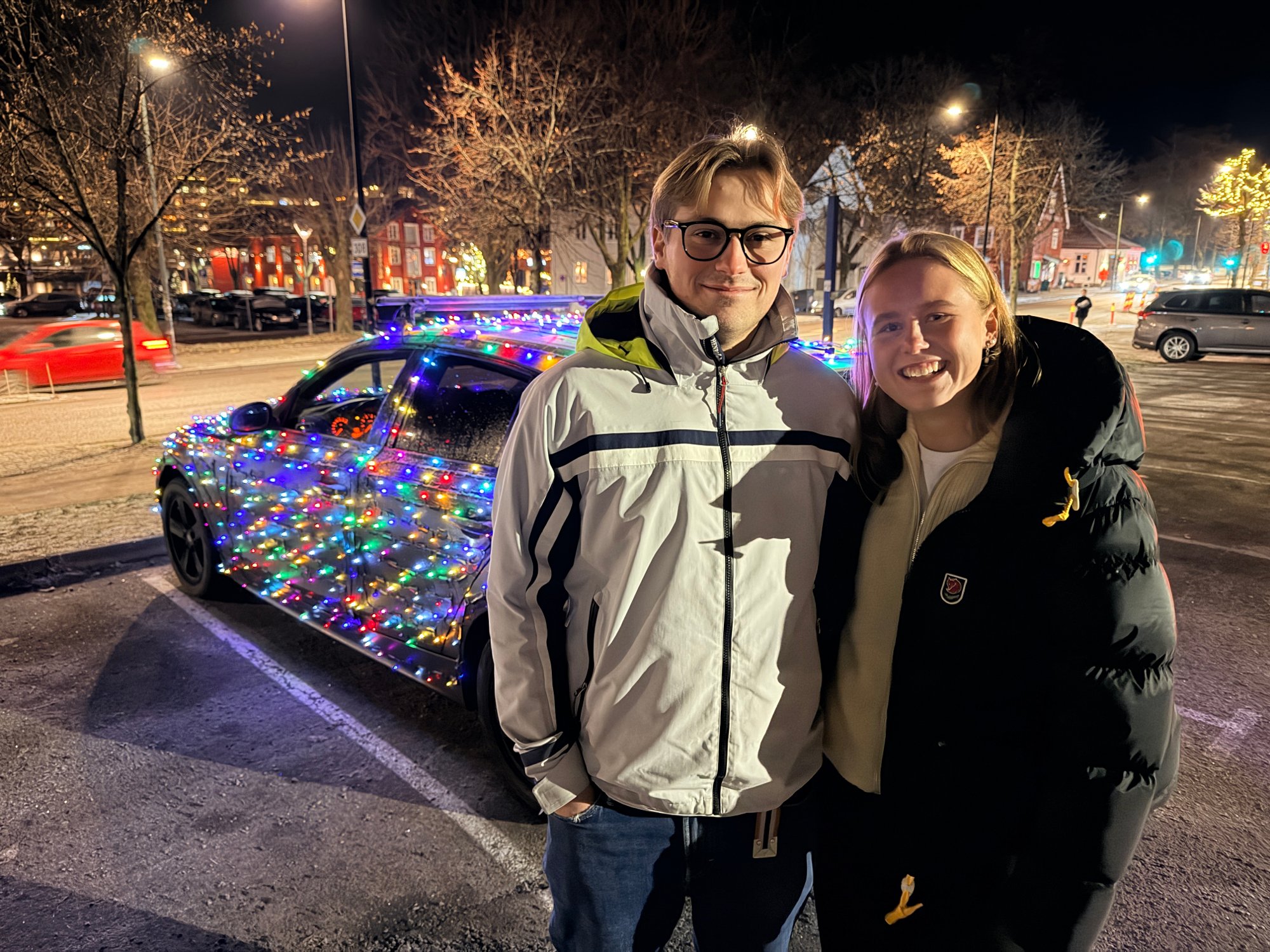 Bilen til Mikkel og Mathea vekker oppsikt: – Mange som tar bilde