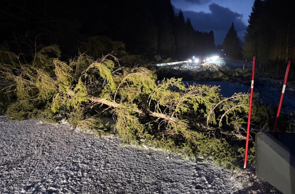 OPPDATERT: Antall strømløse kraftig redusert – rundt 4.700 fortsatt uten strøm