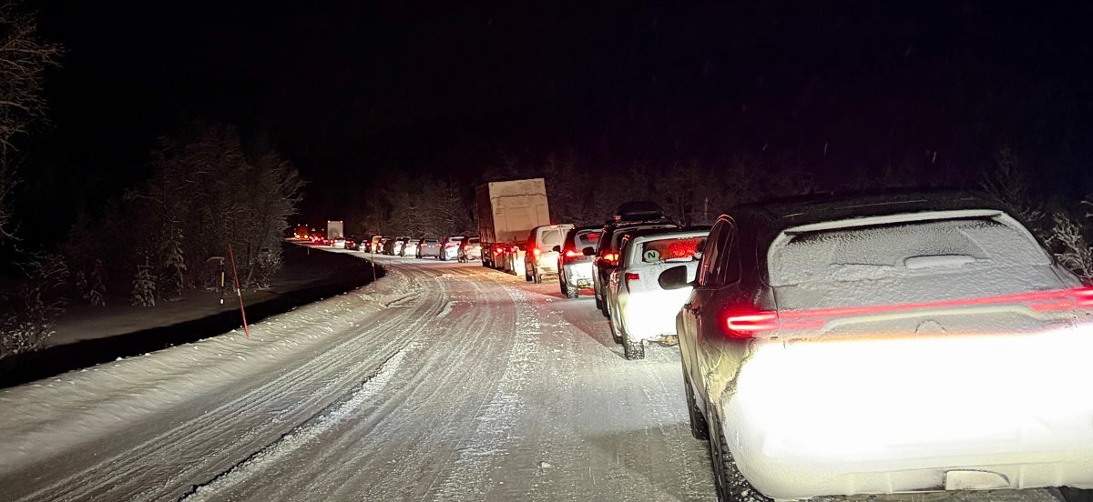 Vogntog sperrer E6 i Brandvollbakken