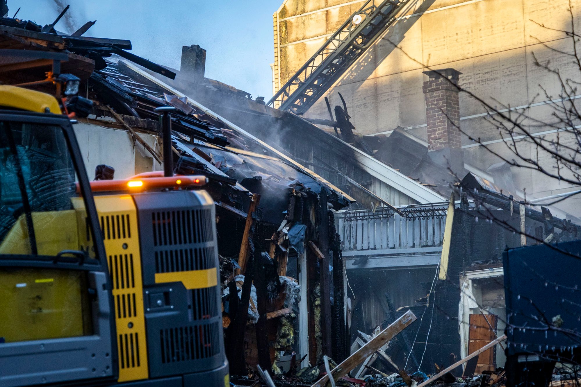 Over 100 evakuert – har kontroll på brannen
