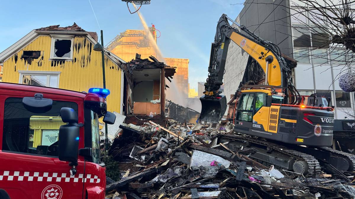 Evakuerer 100 personer etter brann i sentrum