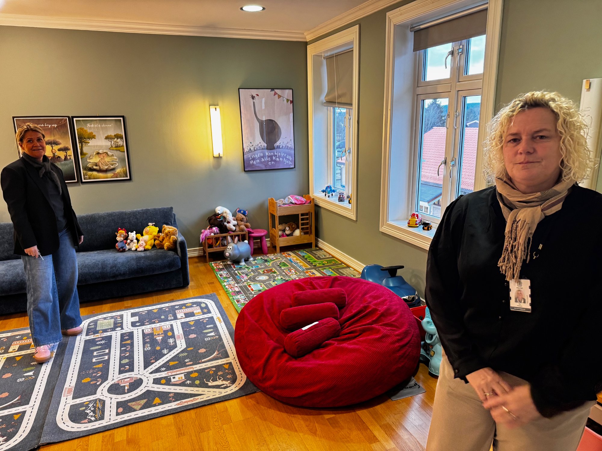 Slik får en sjalu partner full oversikt over deg: – Sosial kontroll er psykisk vold