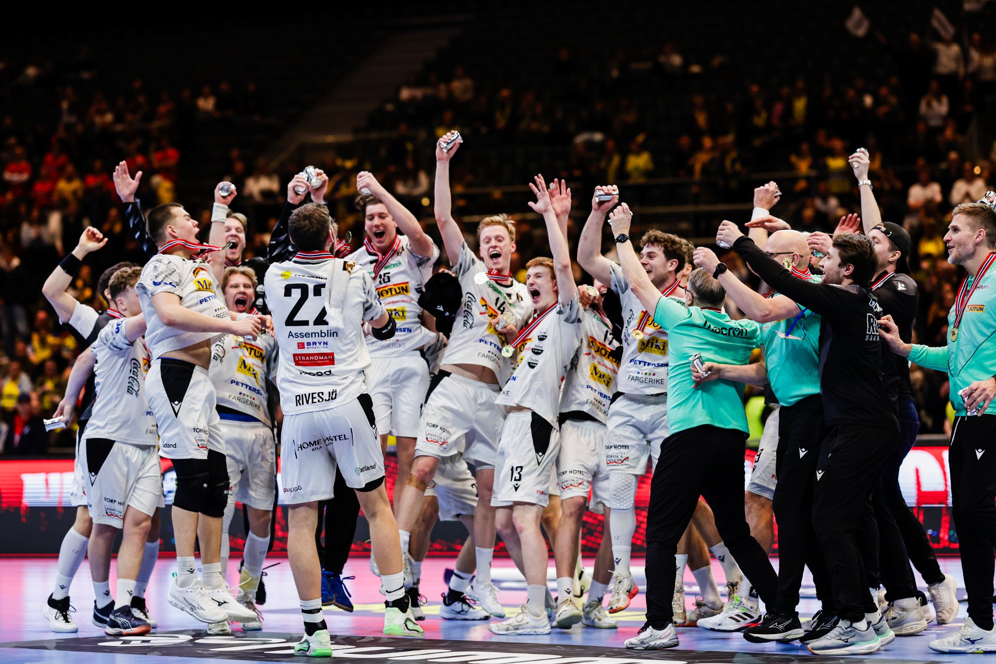 Runar slo Kolstad i NM-finalen tross rødt kort – utviste Rambo raste mot dommerne