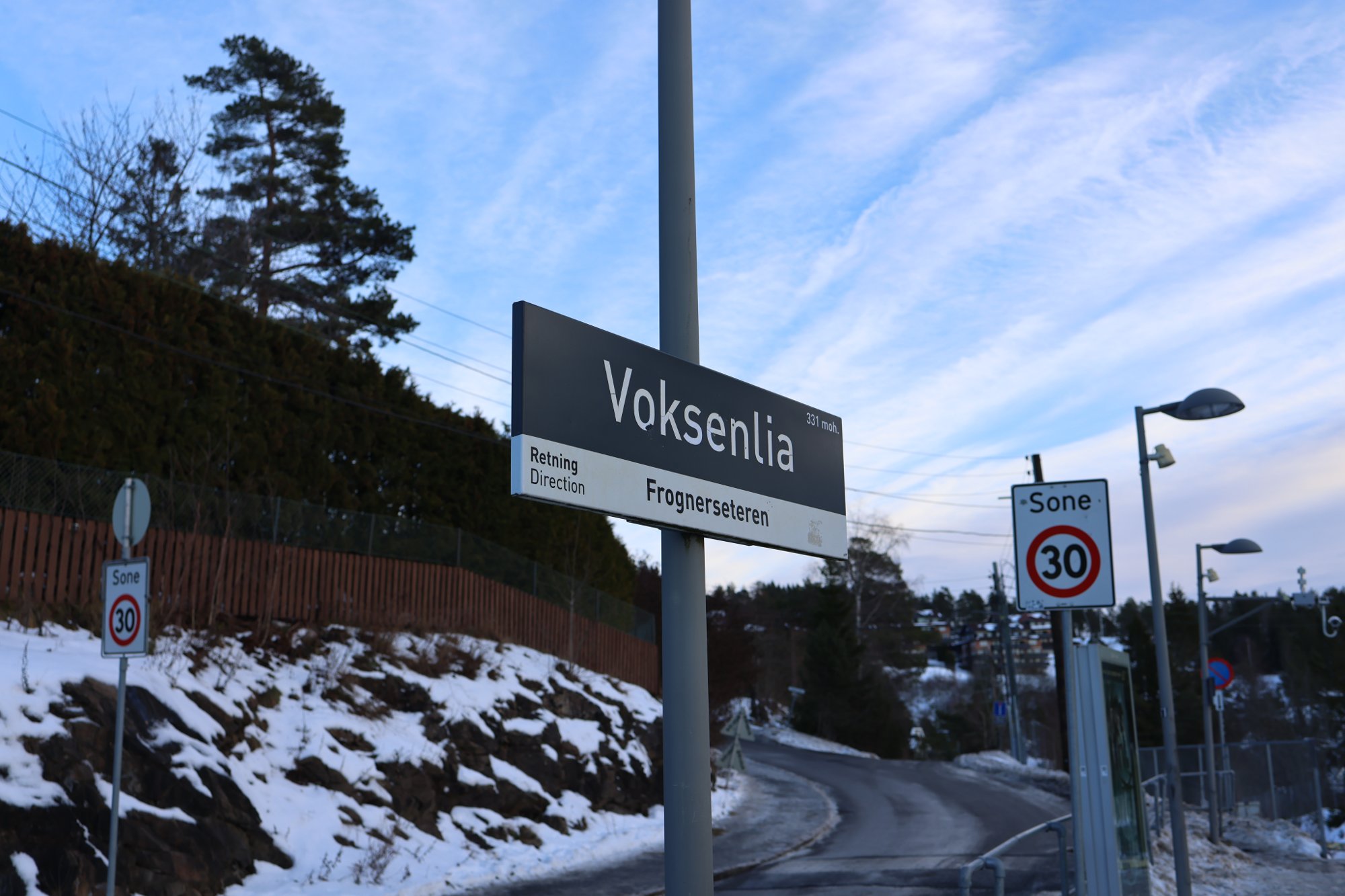 Voksenlia byr på flere fine hus og nydelig utsikt over Oslo.  Bendriss elsker nabolaget sitt i Grindbakken. Én ting gjorde at hun flyttet dit.