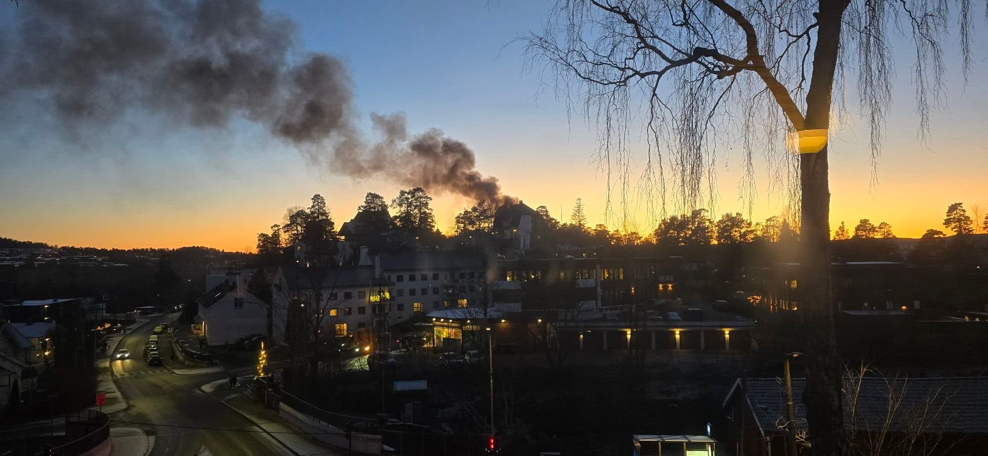 Brann ved Ljan skole – unge gutter med fyrverkeri observert