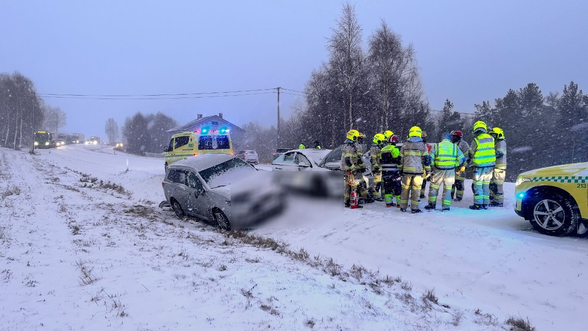 Trafikkulykke på E6 – seks personer hentet av ambulanse