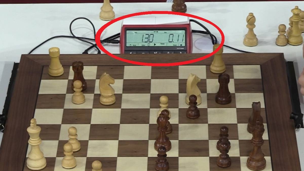 Spøker etter uvanlige Carlsen-bilder: – Kanskje han festet etter gullet?