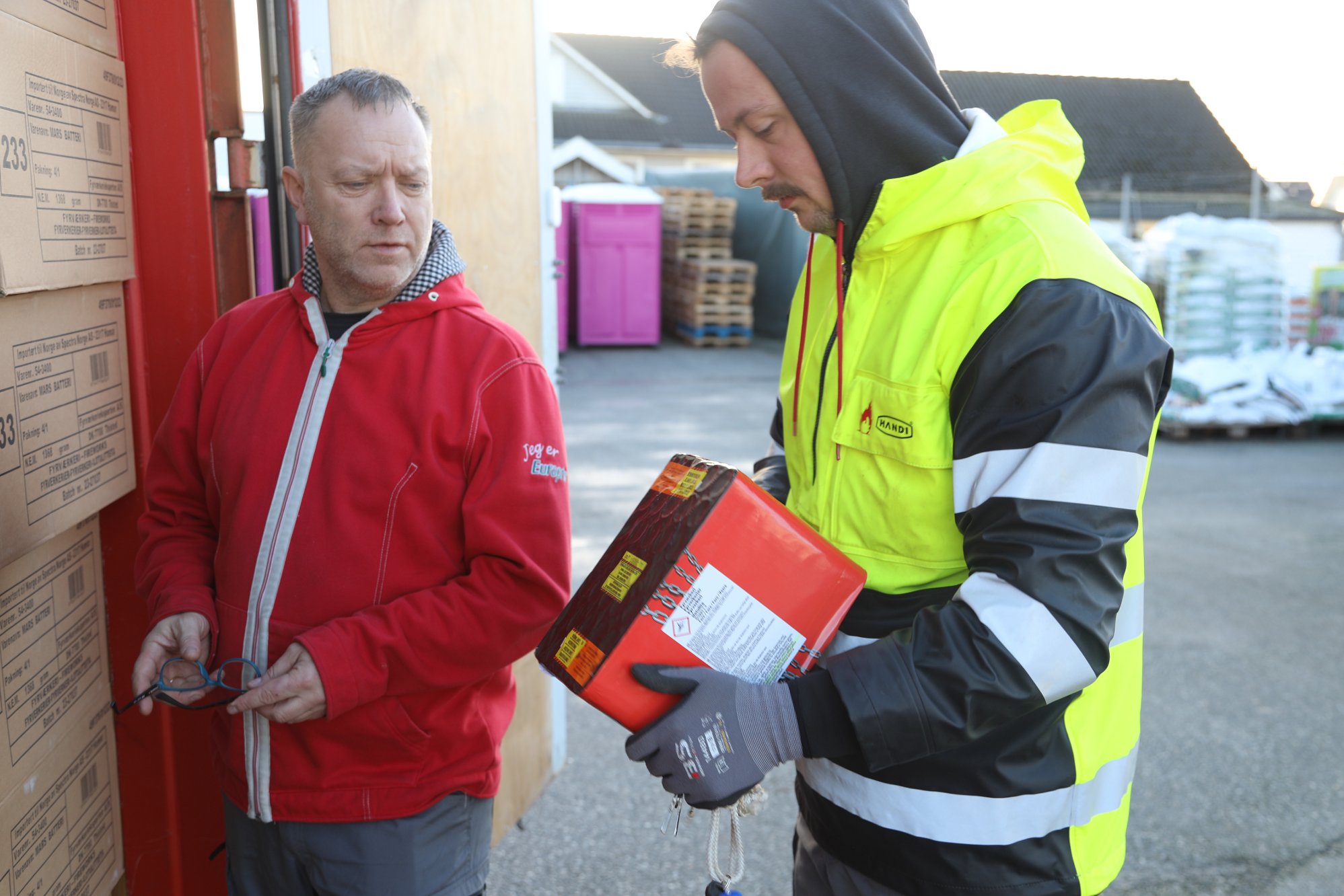 Natt til nyttårsaften sover Robert i butikken: – Kan like godt være her
