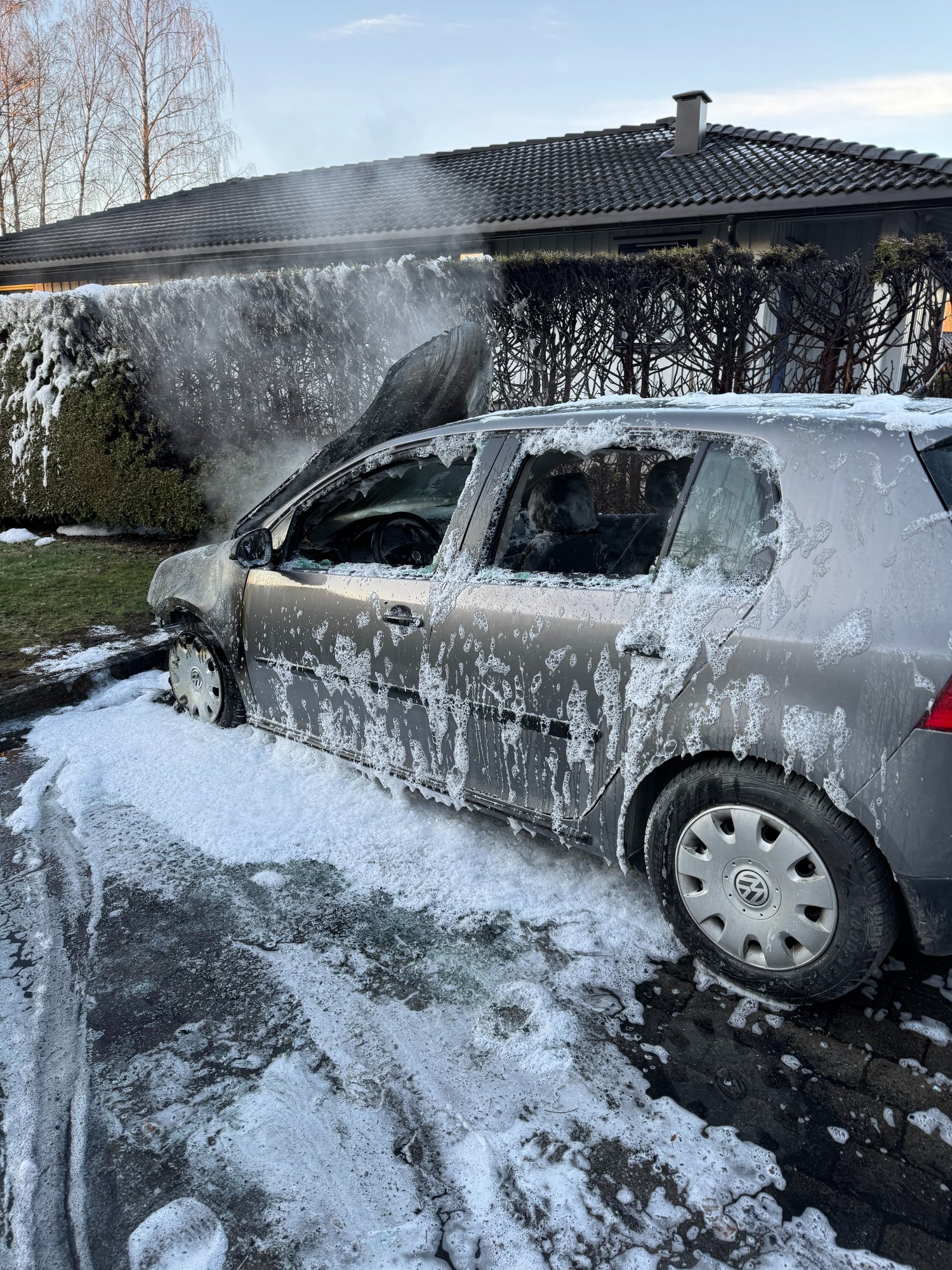 Så ut av vinduet: – Bilen har eksplodert!