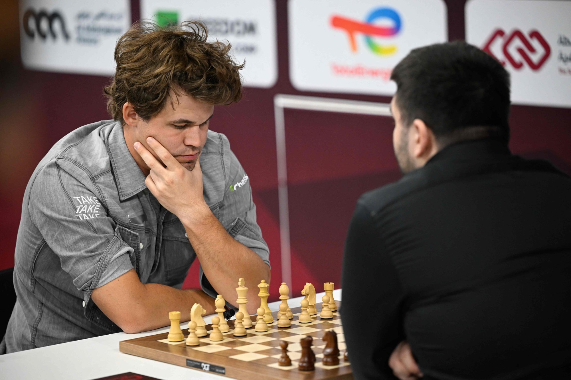 Mesterlig Carlsen klar for semifinale i lynsjakk-VM tross tabbe: – Vet ikke hva jeg skal si