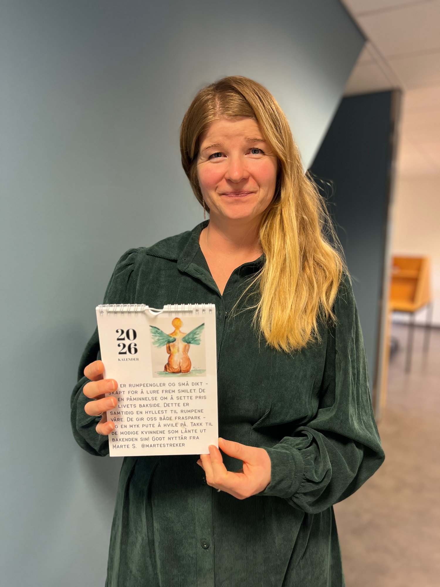 Marte (41) lager kalender med rumper: – En hyllest til baksiden