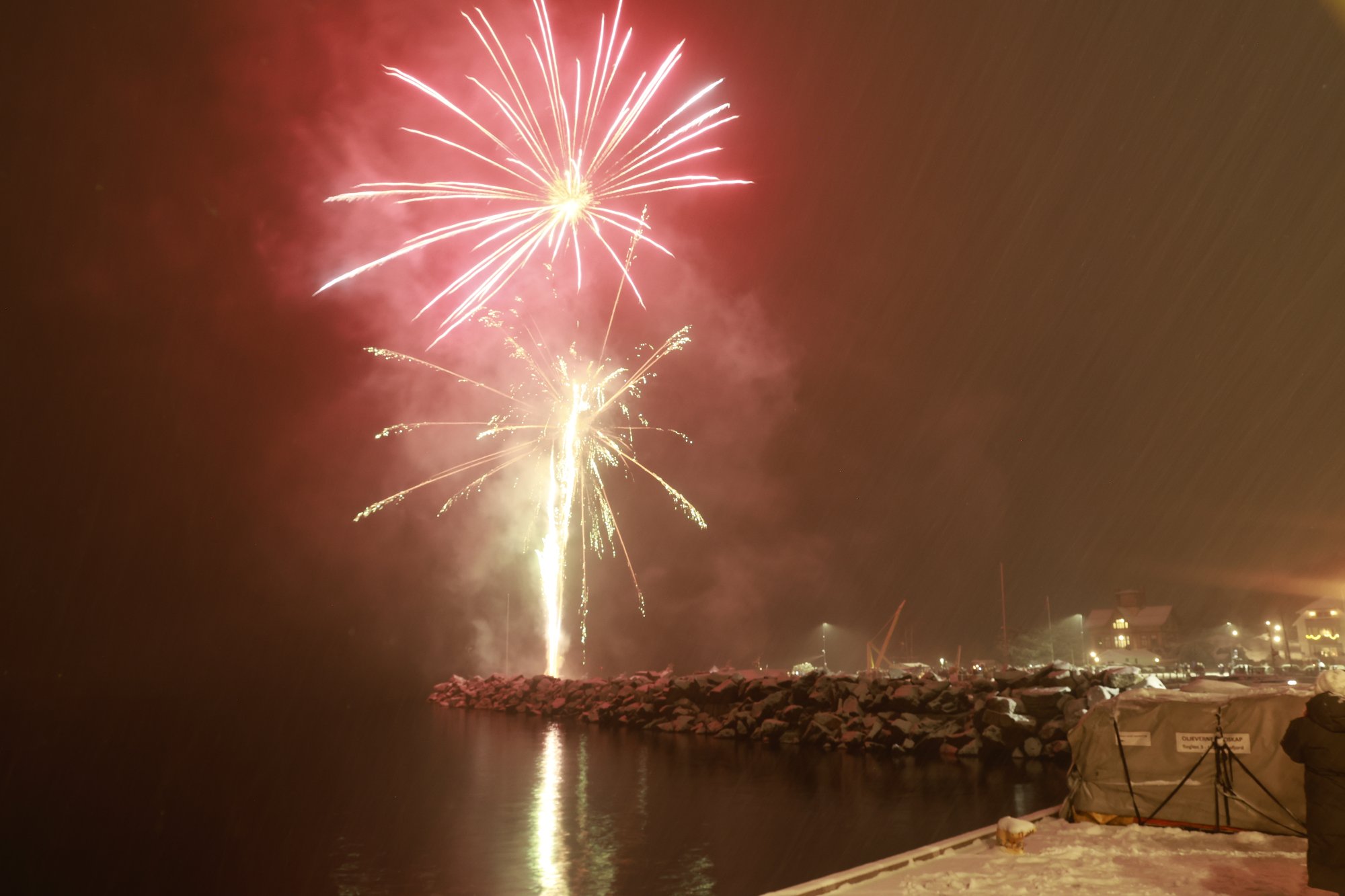 Politiet advarer før nyttår: – Fyrverkeri og alkohol er en farlig kombinasjon