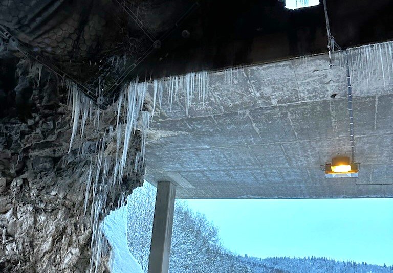 Store istapper i tunnelene: – De får beskjed med en gang slik at tiltak kan iverksettes