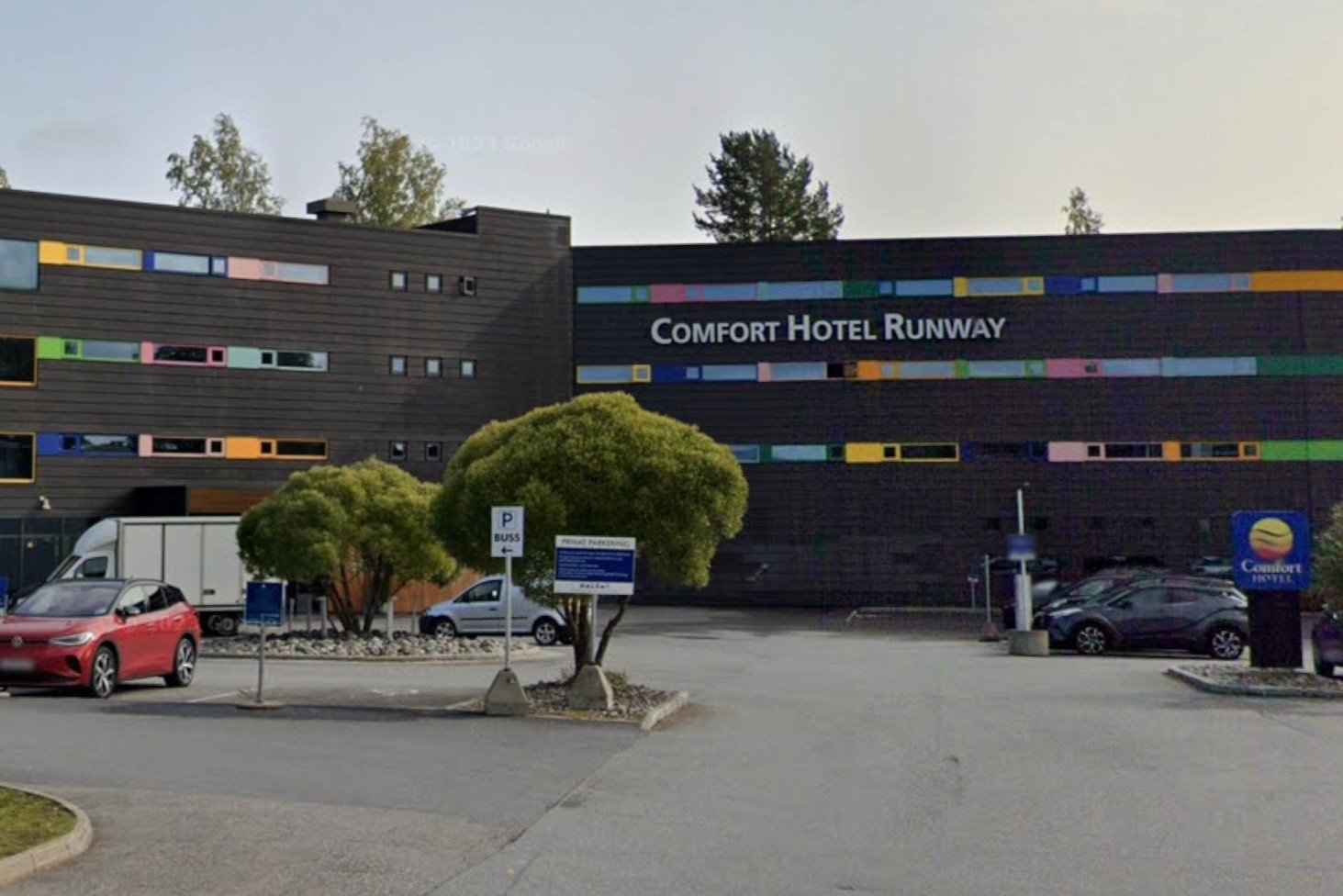 Feirer nyttår ved flyplassen: – Lei av å gjemme meg i badekaret