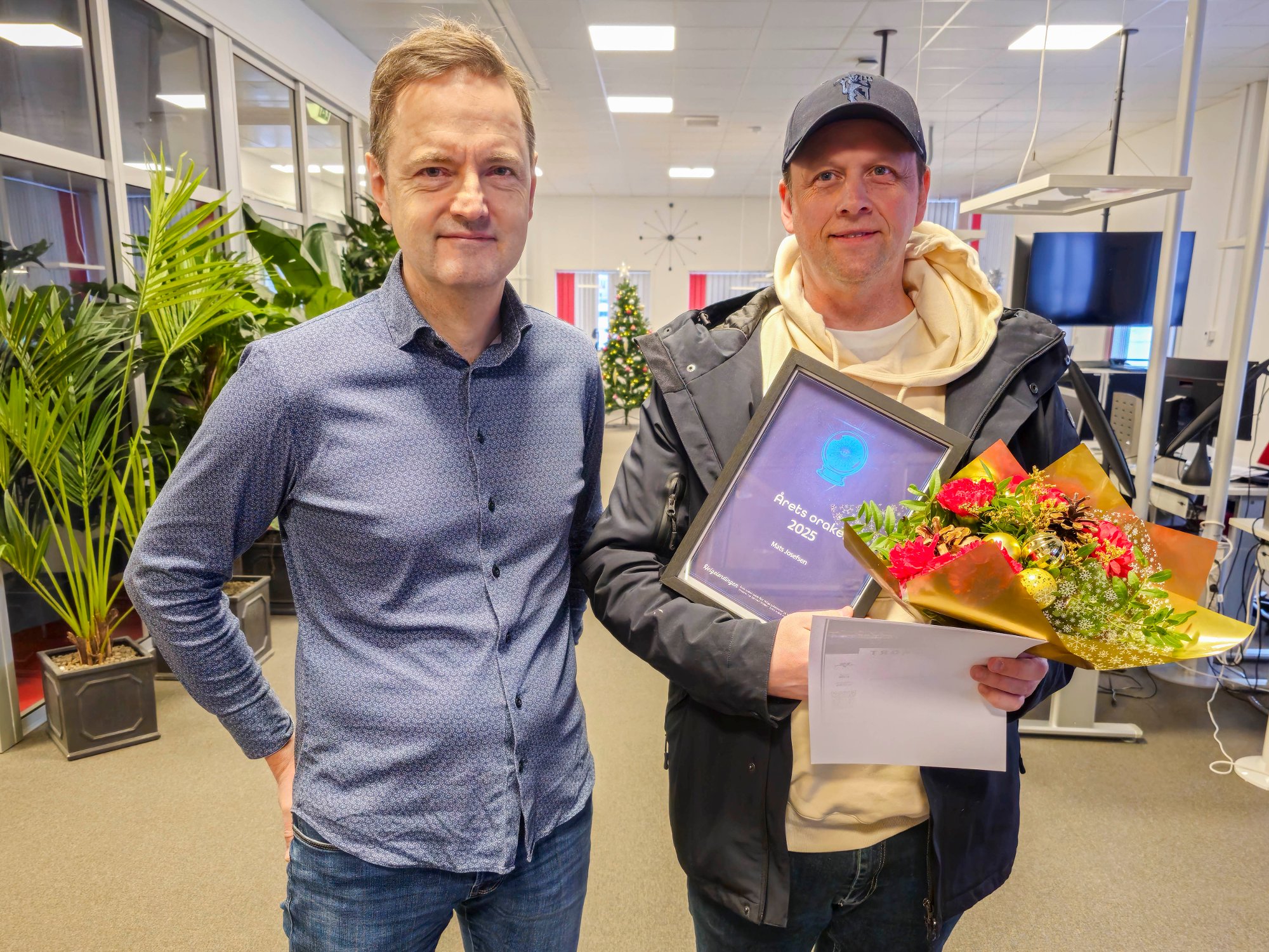 Årets Orakel 2025, Mats Josefsen fikk 20 av 25 rette, flest av 406 deltakere, Mosjøen, des 25. Får diplom og gavekort fra sjefsredaktør Jonas Brække