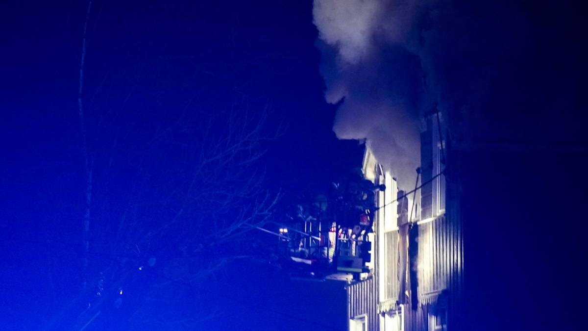 Full overtenning i enebolig i Oslo – ber naboer lukke vinduer