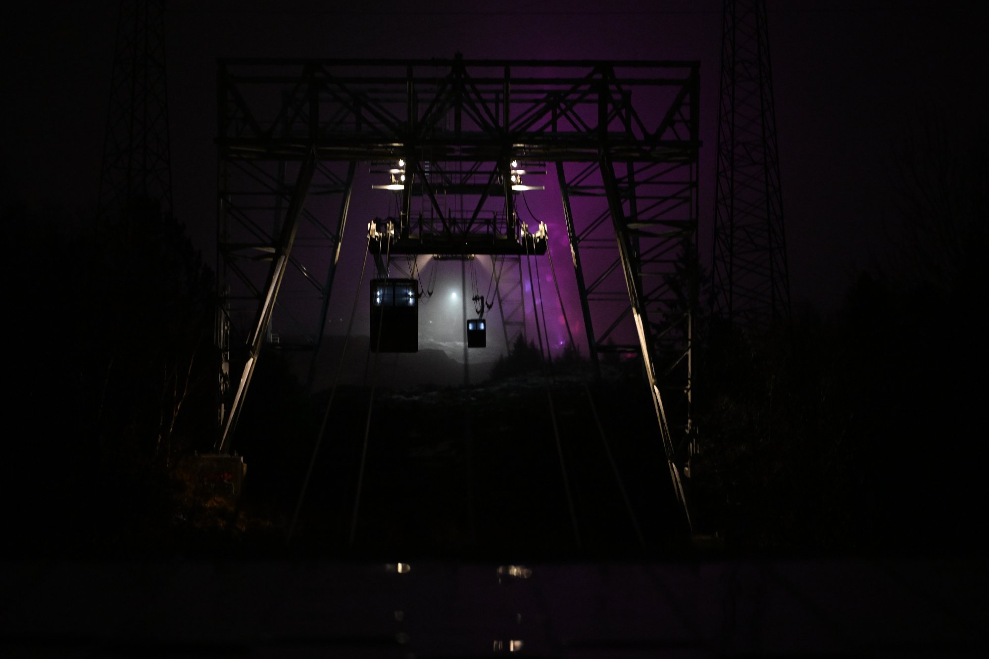 Redningsaksjon i byfjellene: – Kald, men fysisk uskadet