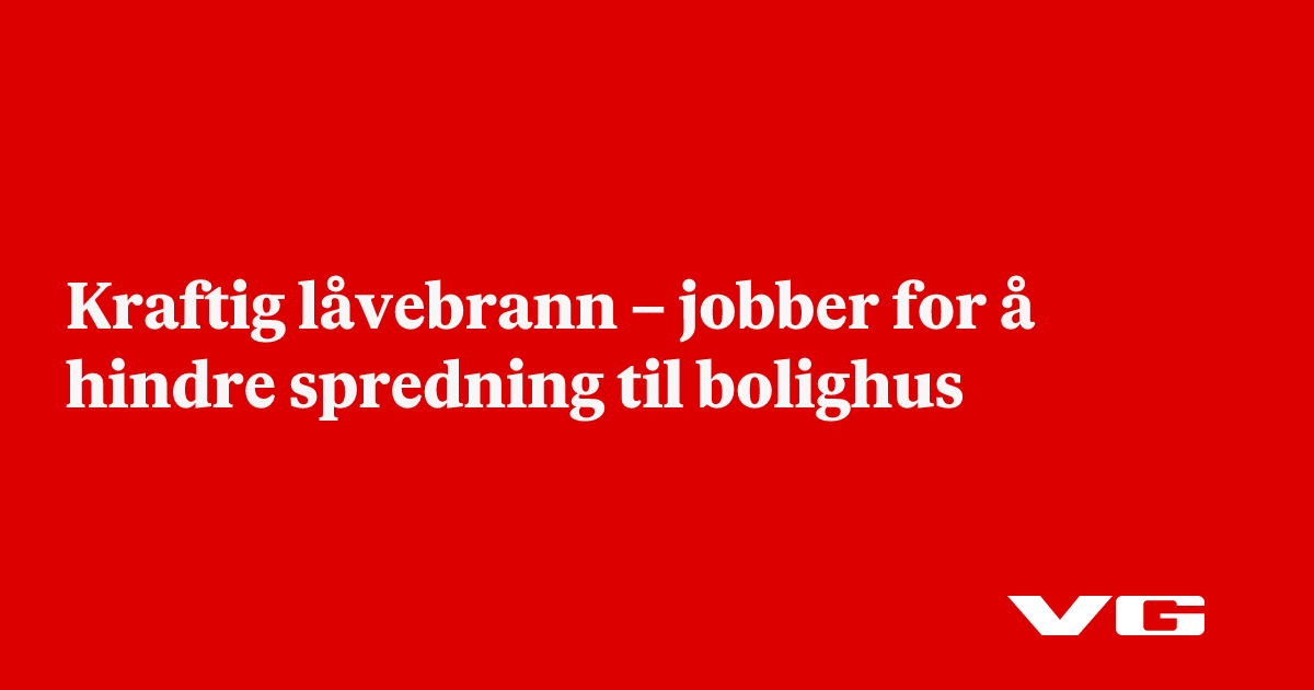 Kraftig brann – jobber for å hindre spredning til bolighus