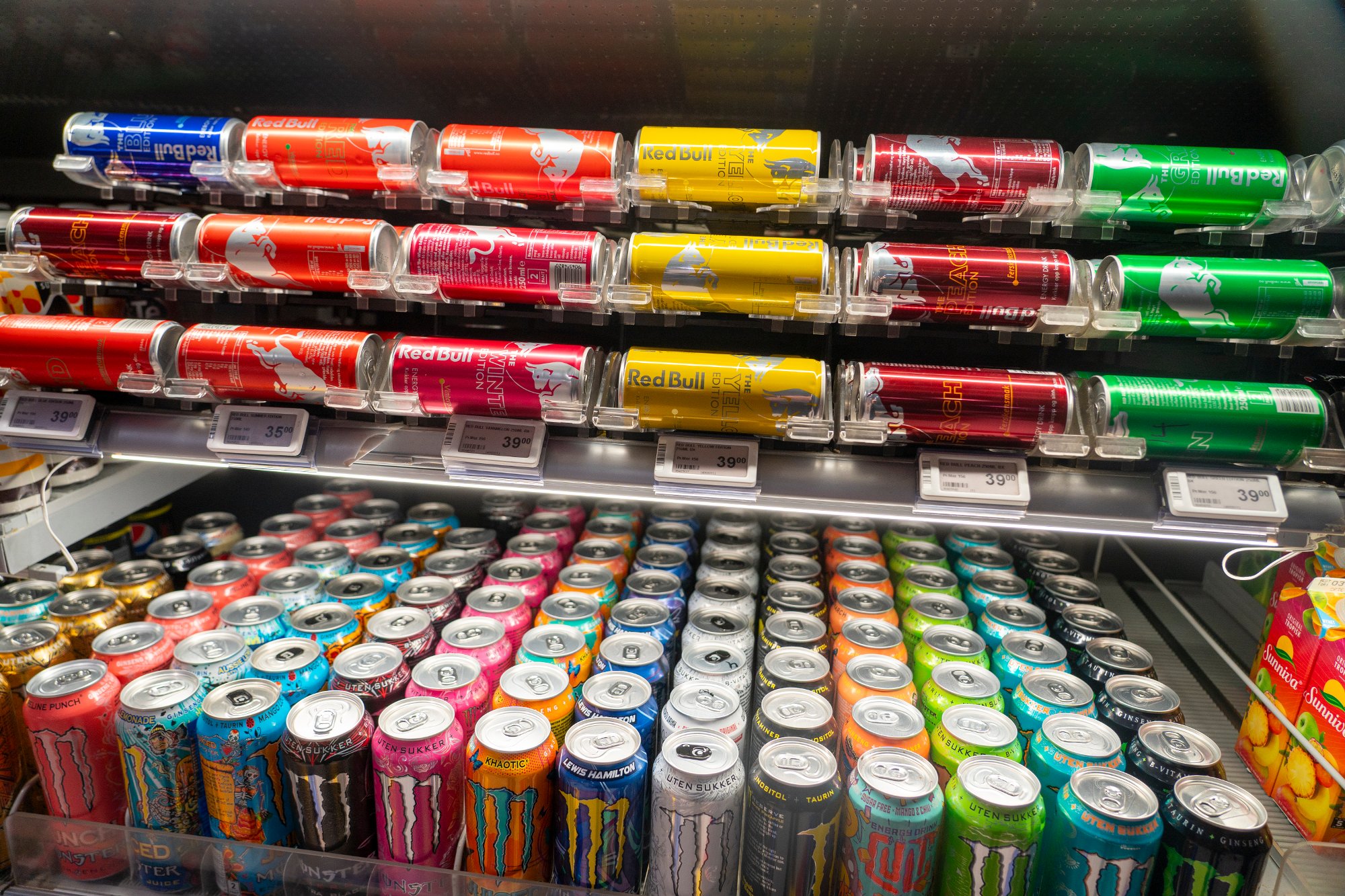 POPULÆRT: Salget av energidrikke til unge har økt kraftig de siste årene.
