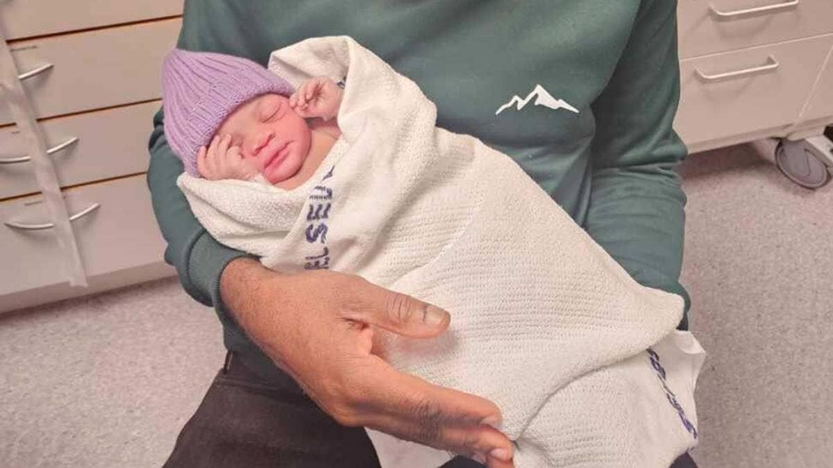 Fornøyd far etter nyttårsbarn ble født på Sørlandet sykehus: – Jeg er så glad