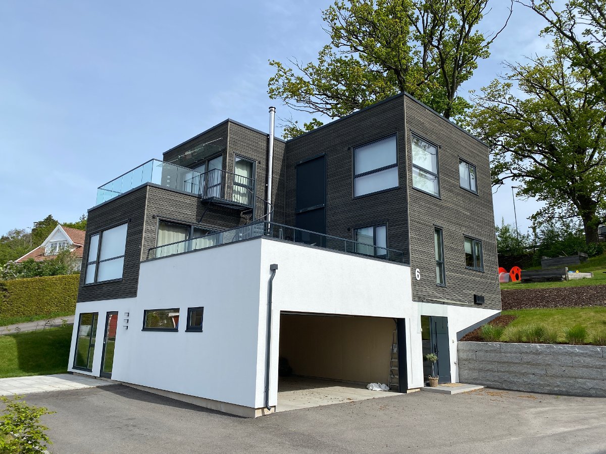 Øyboeren Pål (35) har tjent millioner ved siden av den spesielle jobben – det bidro til at han kunne kjøpe denne villaen