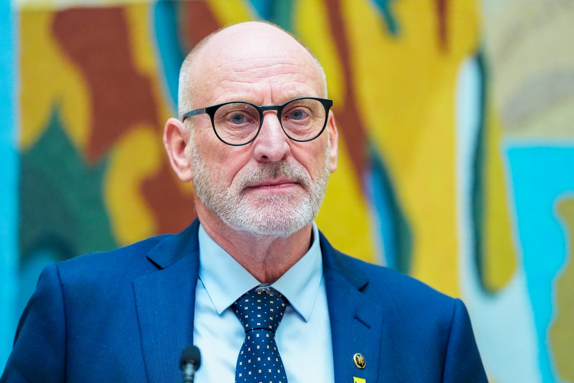 Oslo 20251105. 
Fremskrittspartiet, Høyre, Senterpartiet, Kristelig Folkeparti og Venstre holder pressekonferanse i vandrehallen på Stortinget om småkraftverk. Hans Edvard Askjer (Krf). 
Foto: Lise Åserud  / NTB